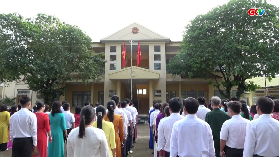 Đảng ủy xã Gia Kiệm tổ chức sinh hoạt dưới cờ, kể chuyện “Phong bì tiết kiệm của Bác”