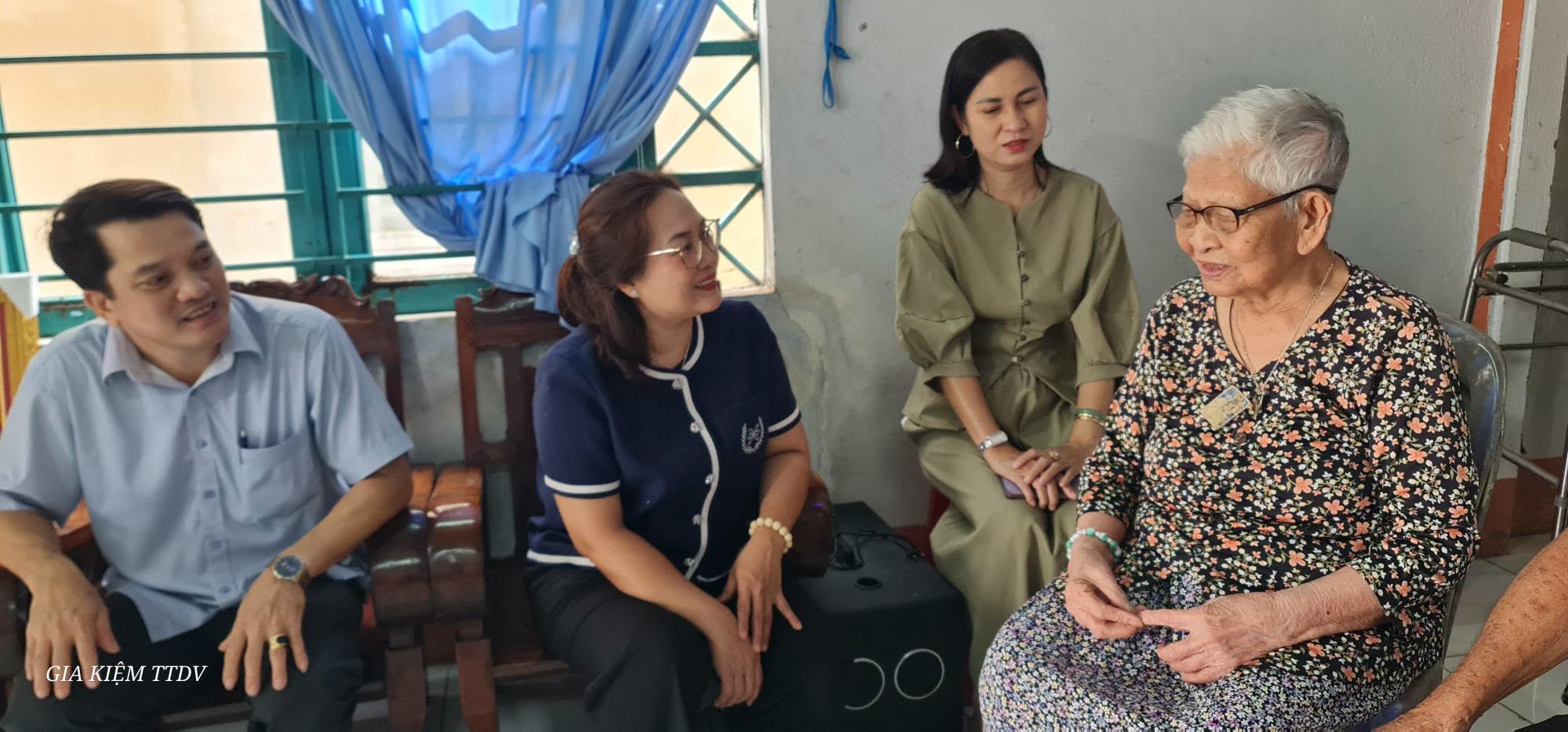 UBND xã Gia Kiệm thăm, chúc thọ, tặng quà các cụ tròn 100 tuổi