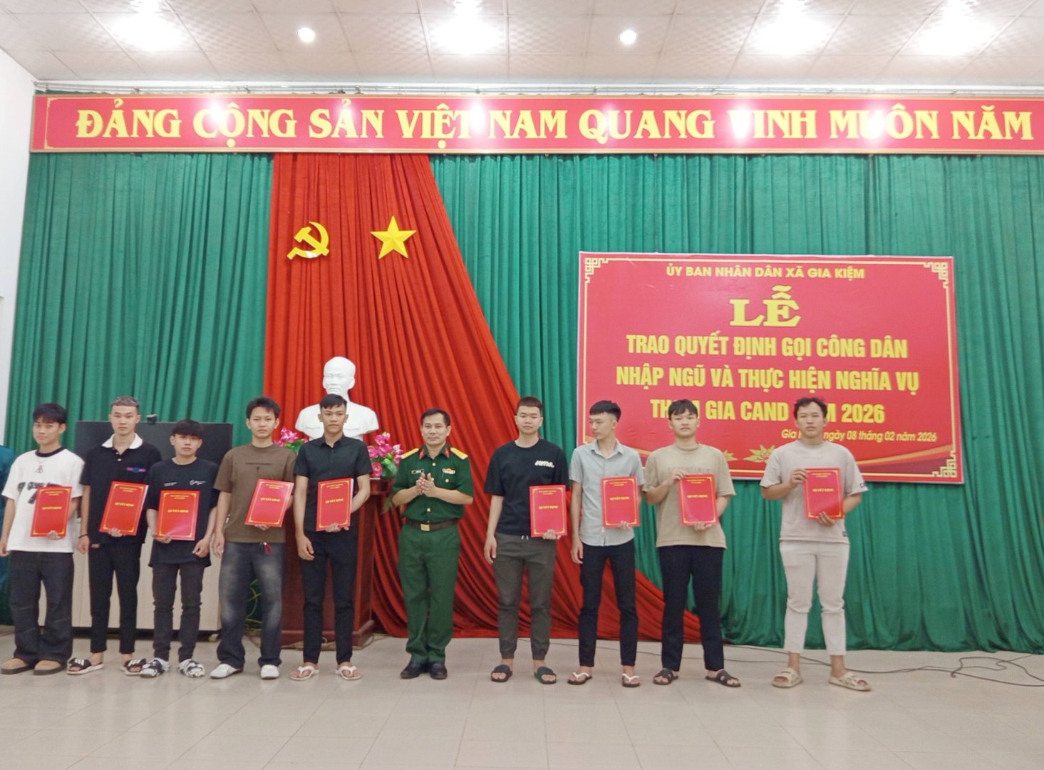 Lễ trao quyết định gọi công dân nhập ngũ và thực hiện nghĩa vụ tham gia Công an nhân dân năm 2026