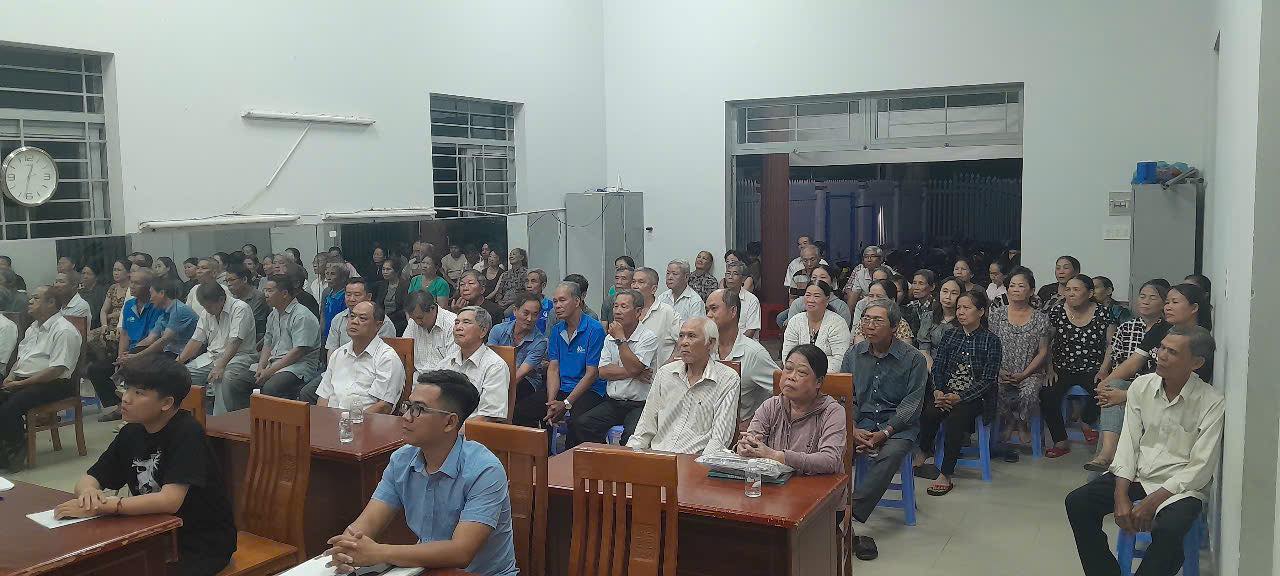 Hội nghị lấy ý kiến nhận xét và tín nhiệm của cử tri nơi cư trú