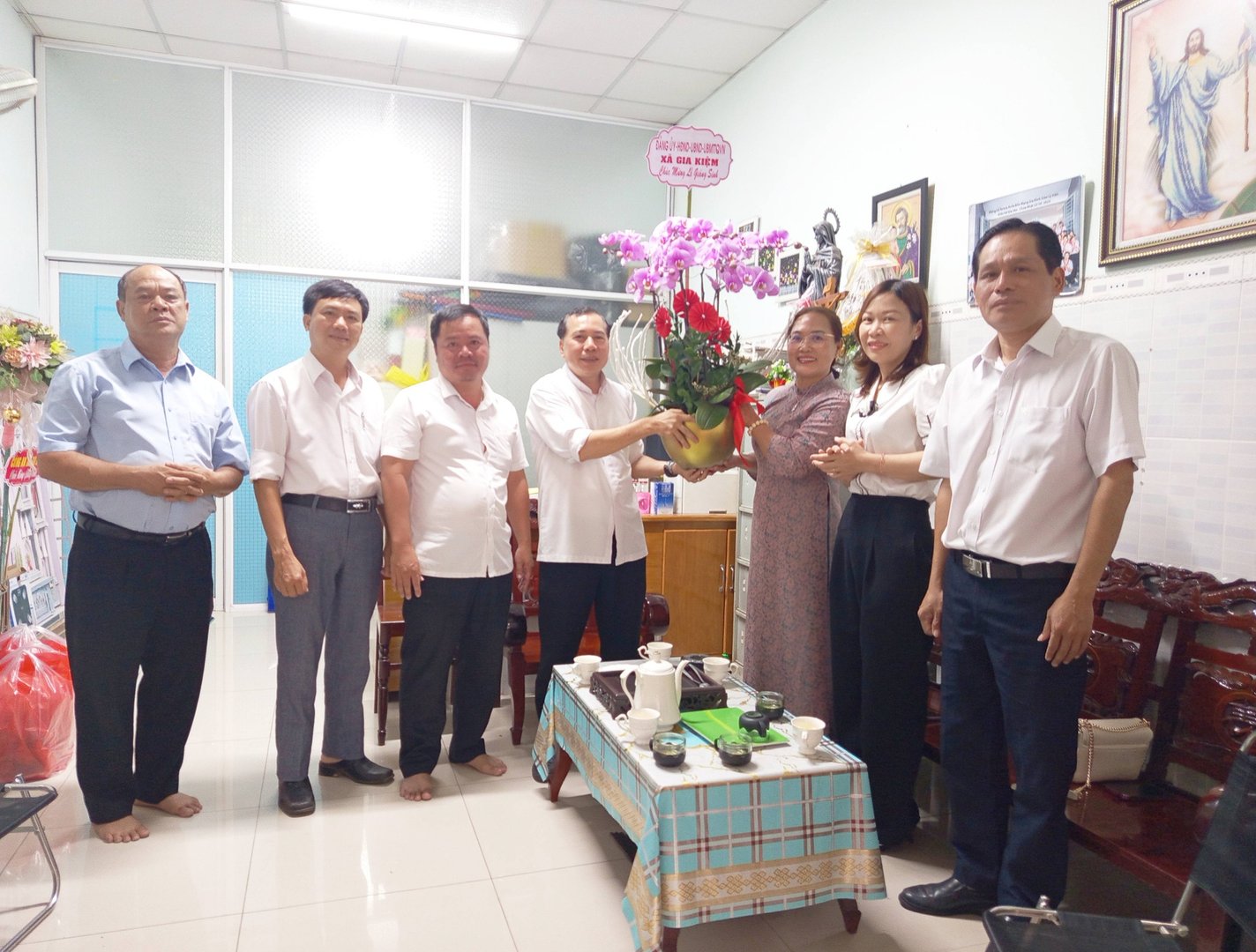 Lãnh đạo xã thăm chúc mừng Giáng sinh Giáo xứ Gia Yên và Phúc Nhạc