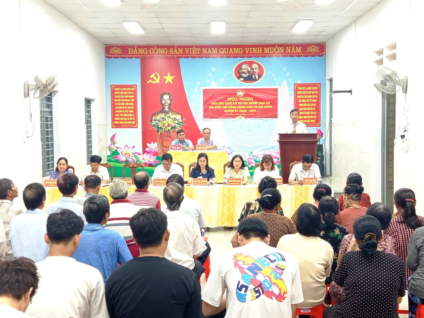 Hội nghị để người ứng cử đại biểu Hội đồng nhân dân xã đơn vị bầu cử số 9