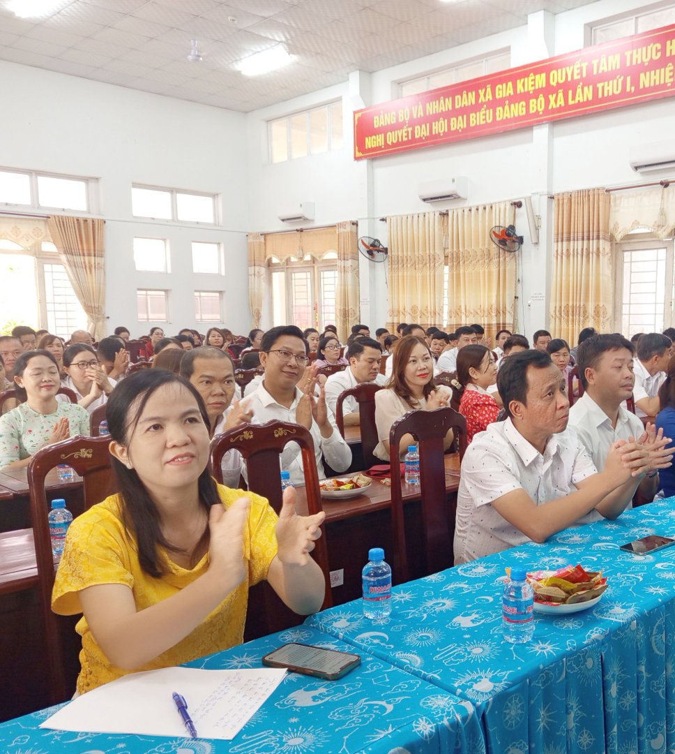 Tổ chức gặp mặt các cán bộ, công chức, viên chức, người lao động các cơ quan, đơn vị thuộc xã mùng 7 Tết Bính Ngọ