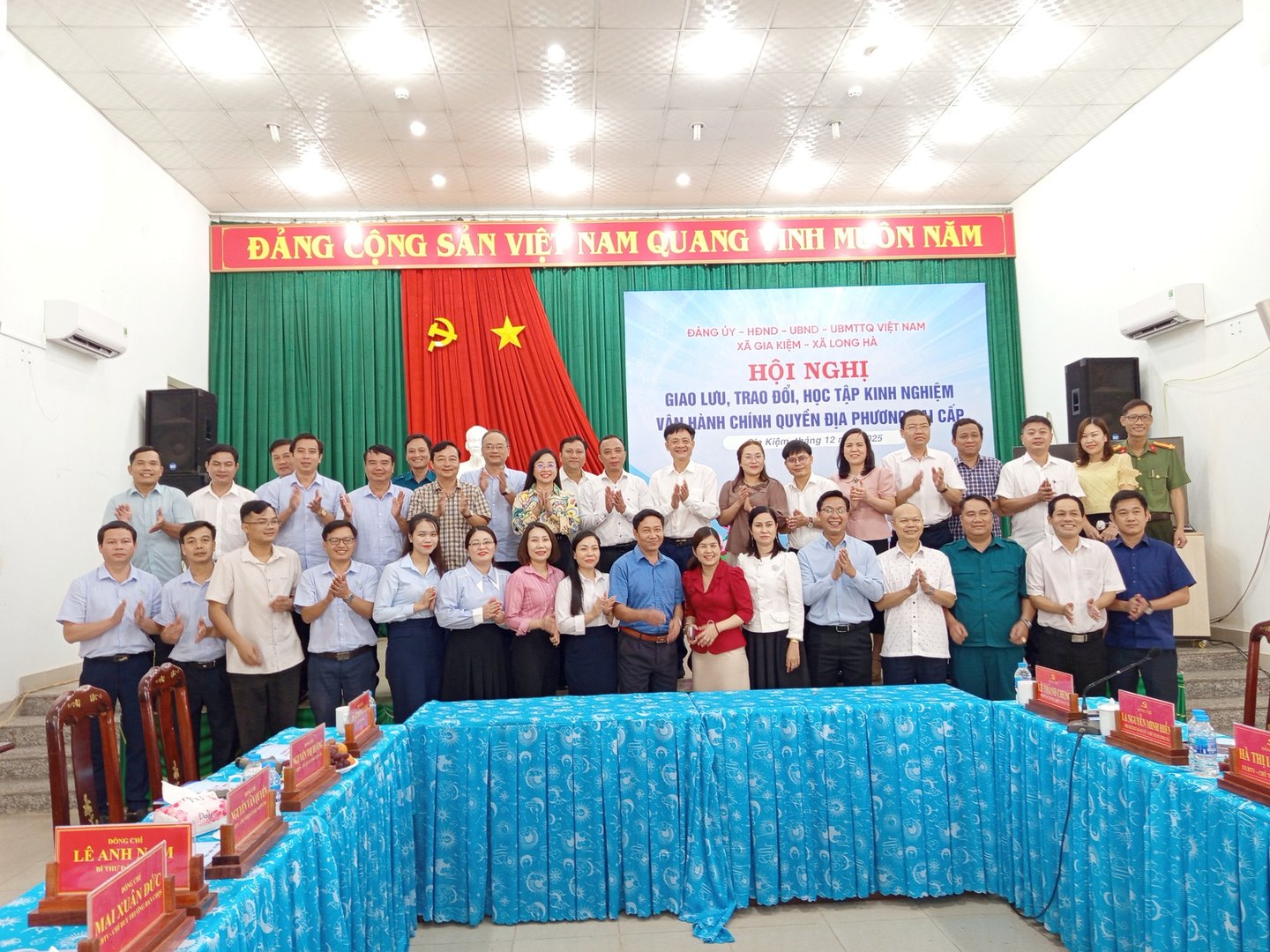 Hoi Nghi Giao Luu Trao Doi Hoc Tap Kinh Nghiem Van Hanh Chinh Quyen 2 Cap Giua Xa Gia Kiem Va Xa Long Ha - Ảnh 20