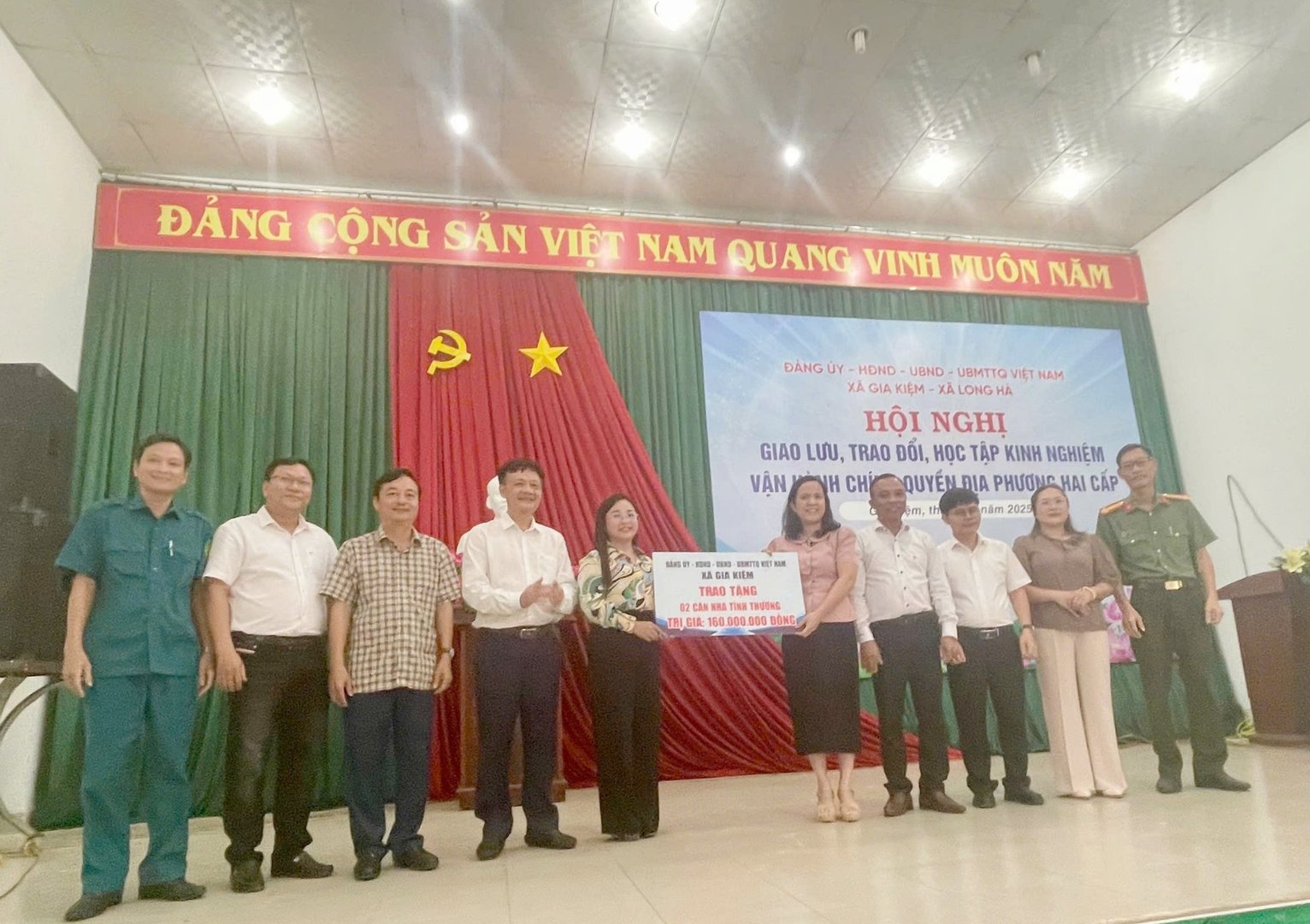 Hoi Nghi Giao Luu Trao Doi Hoc Tap Kinh Nghiem Van Hanh Chinh Quyen 2 Cap Giua Xa Gia Kiem Va Xa Long Ha - Ảnh 23