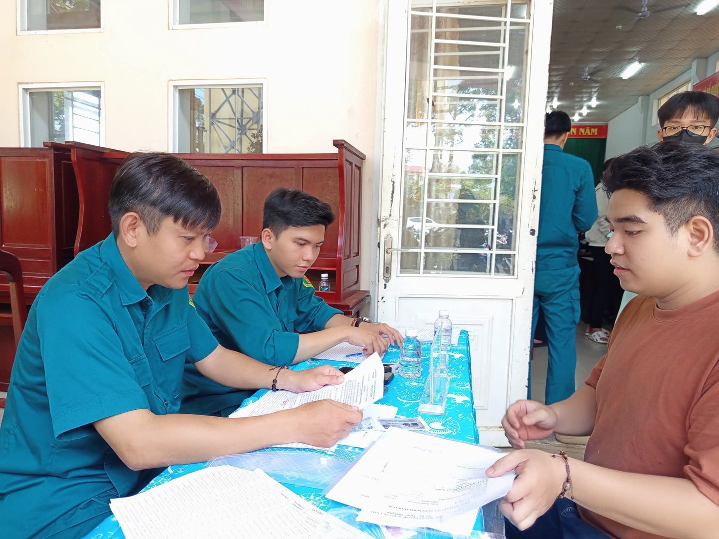 Kham Suc Khoe O Khu Vuc De Chon Ra Nhung Thanh Nien Co Suc Khoe Tot Nhat Cho Hoi Dong Nghia Vu Quan Su - Ảnh 2