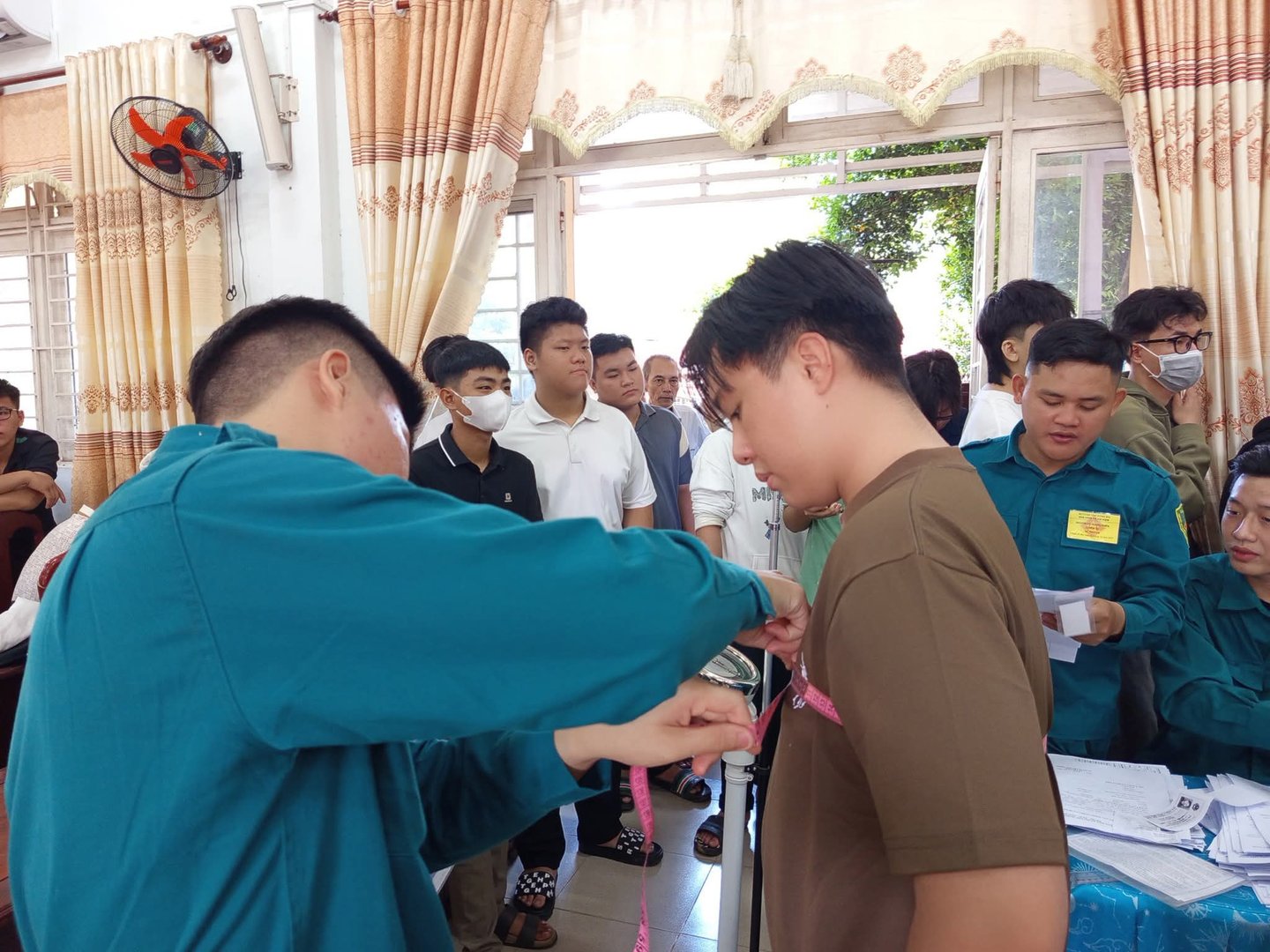 Kham Suc Khoe O Khu Vuc De Chon Ra Nhung Thanh Nien Co Suc Khoe Tot Nhat Cho Hoi Dong Nghia Vu Quan Su - Ảnh 4