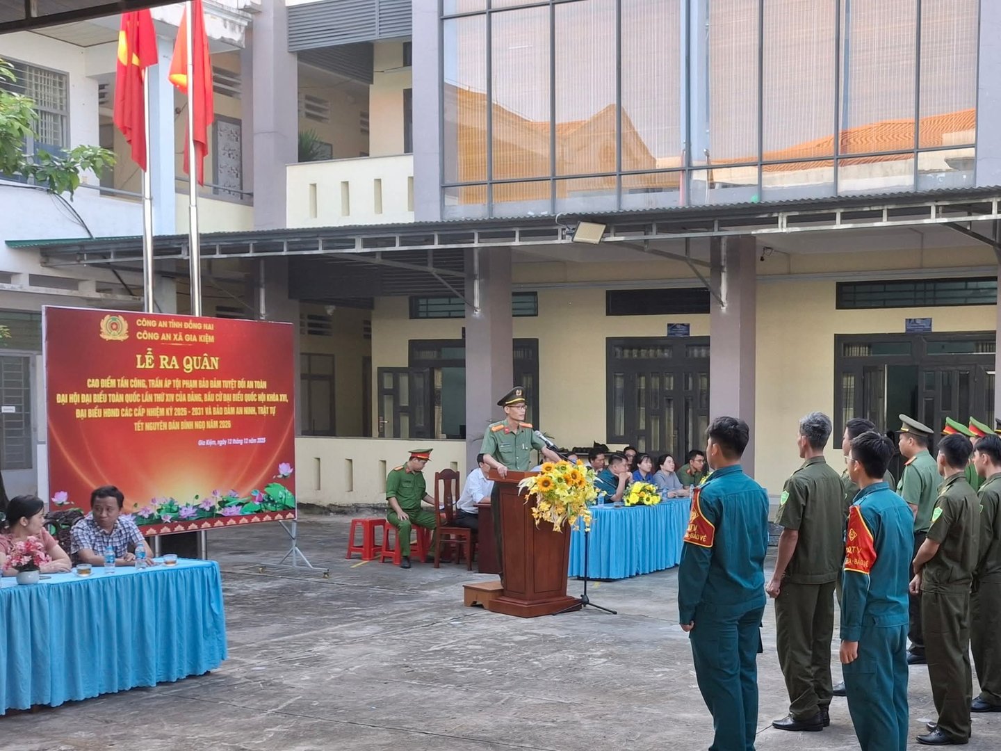 Ra Quan Thuc Hien Cao Diem Tan Con Tran Ap Toi Pham - Ảnh 4