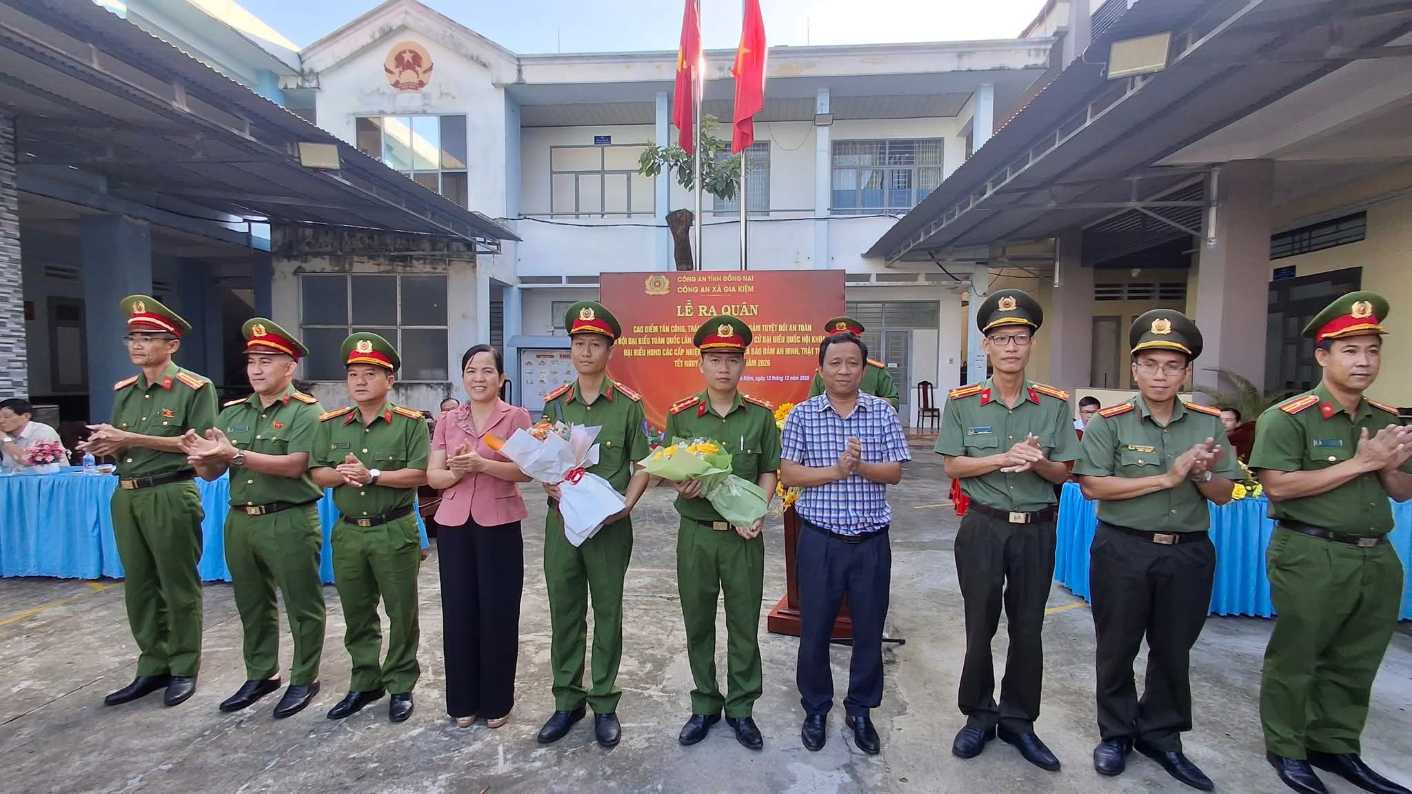 Ra Quan Thuc Hien Cao Diem Tan Con Tran Ap Toi Pham - Ảnh 5